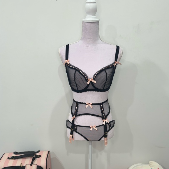 Agent Provocateur 🎀 black + pink lingerie set with garter belt✨ - Picture 3 of 4